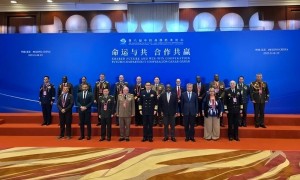 美军步步紧逼！马杜罗被迫签署协议，解放军与18国军方达成合作