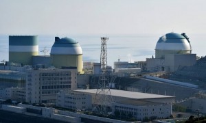 中方“掉脑袋”警告后，高市早苗破罐子破摔，扩大武器出口，拒绝承诺日本无核化？